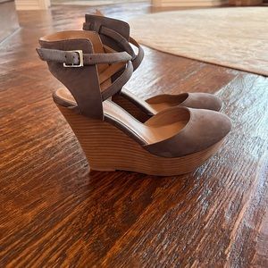 Elaine Tuner Gray Wedges